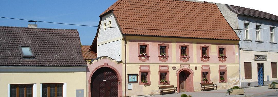Budova Spolkového domu na Vlašimské ulici v Trhovém Štěpánově