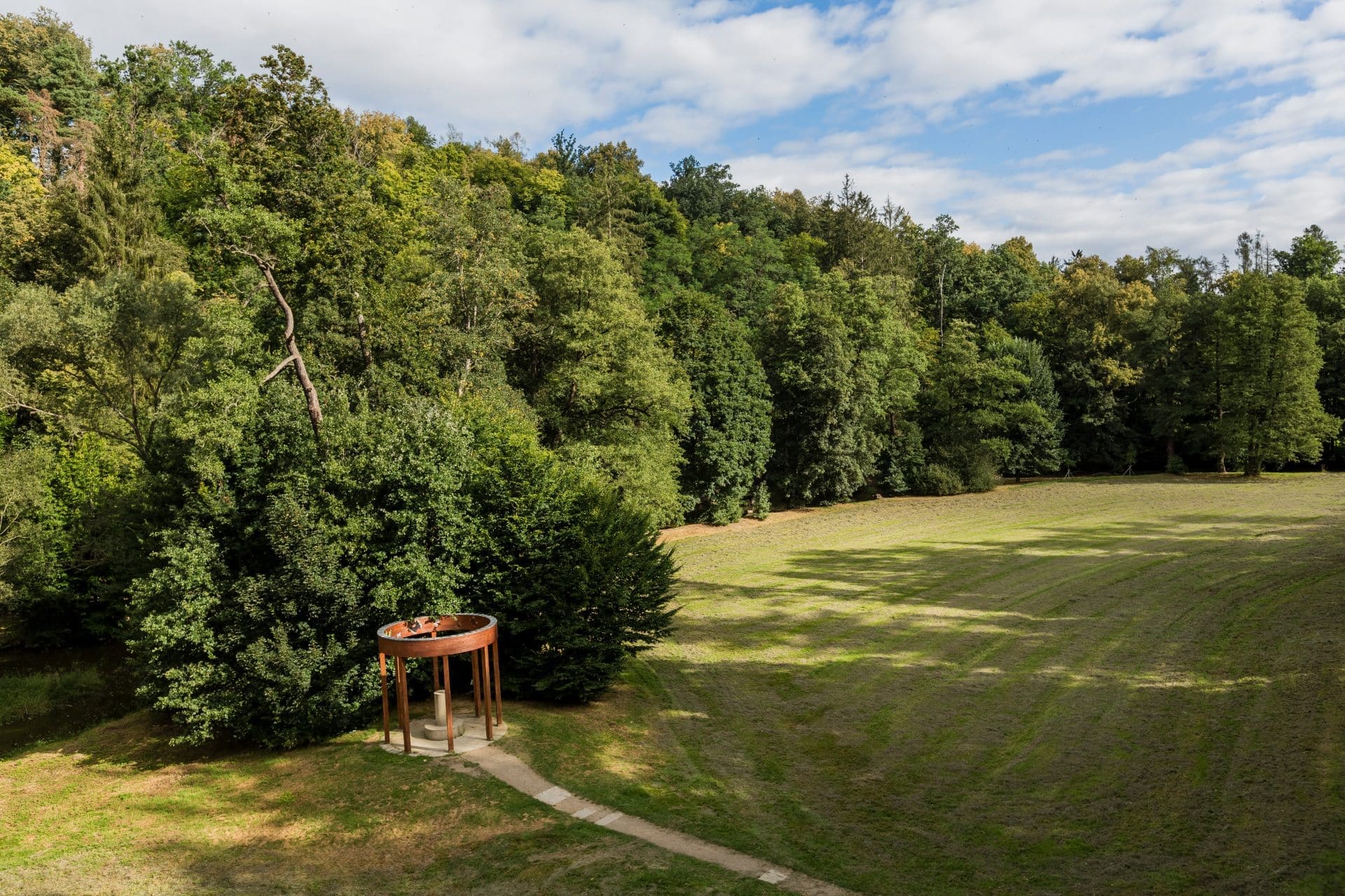 Letní zeleň zámeckého parku ve Vlašimi