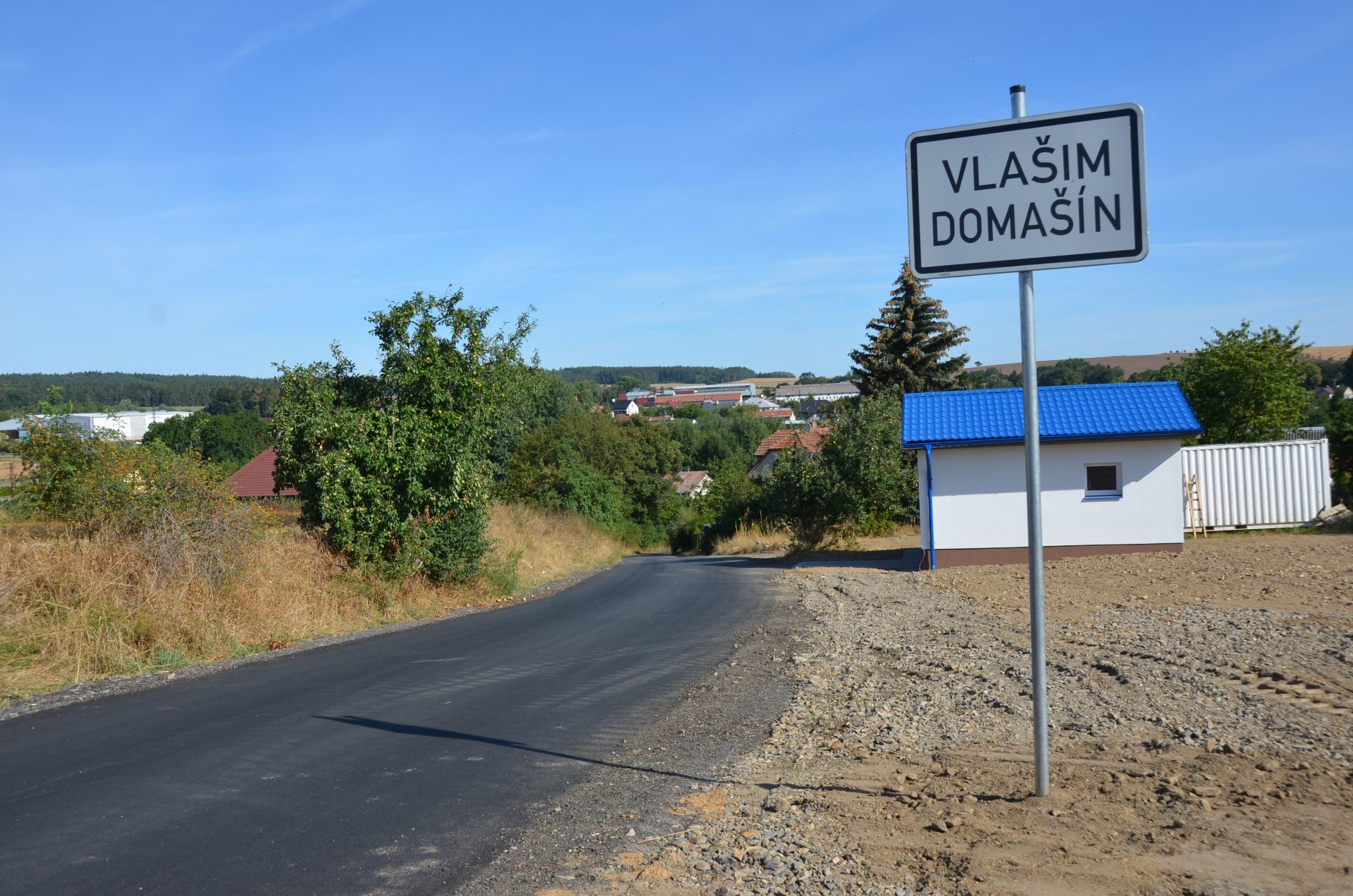Vjezd do místní části Domašín od Znosimi