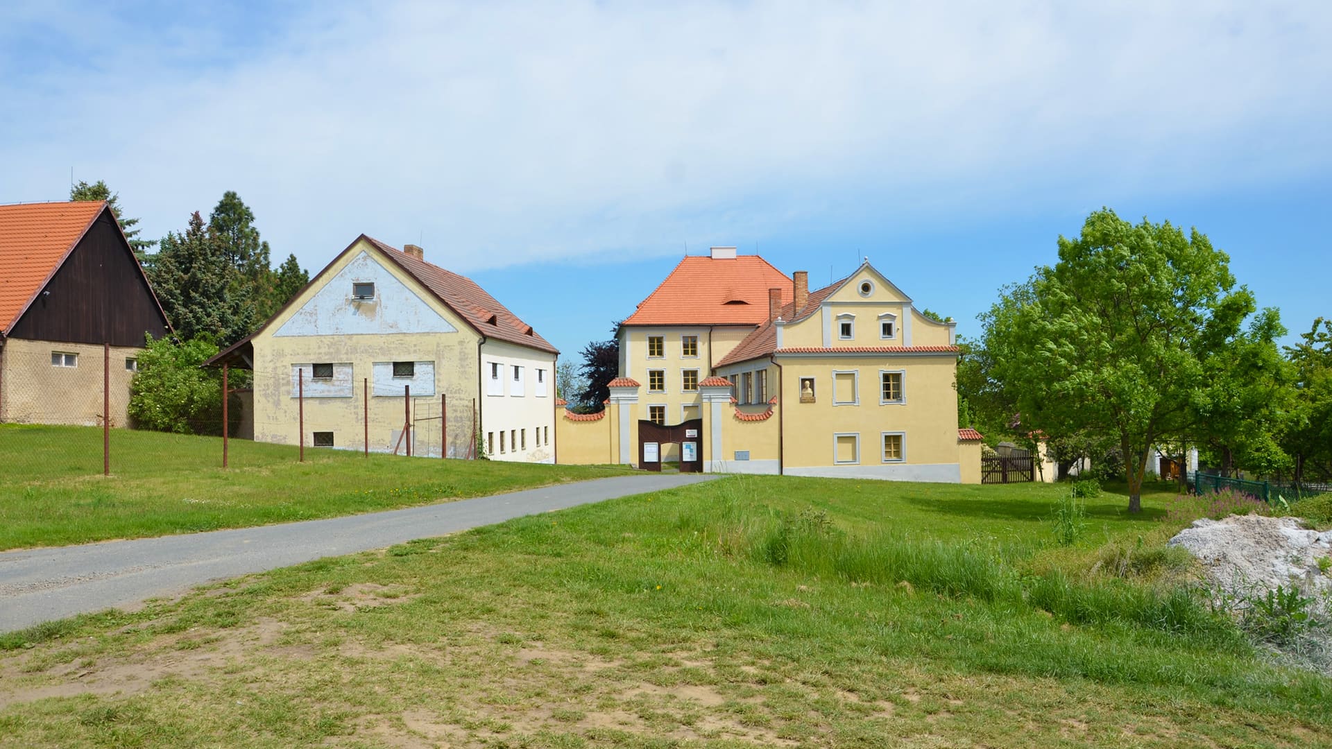 Zámek Růžkovy Lhotice u Čechtic