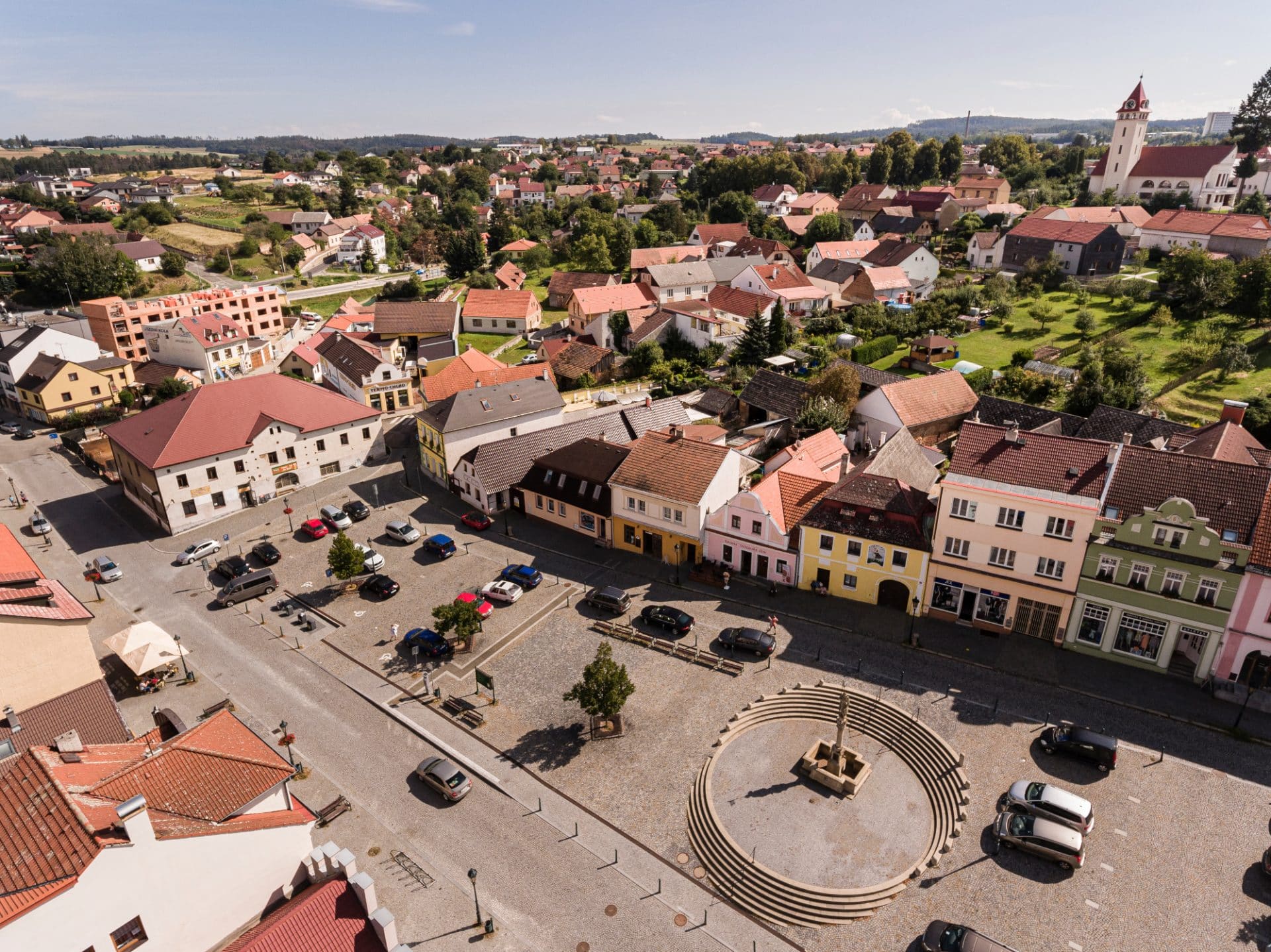 Letecký pohled na Palackého náměstí ve Vlašimi