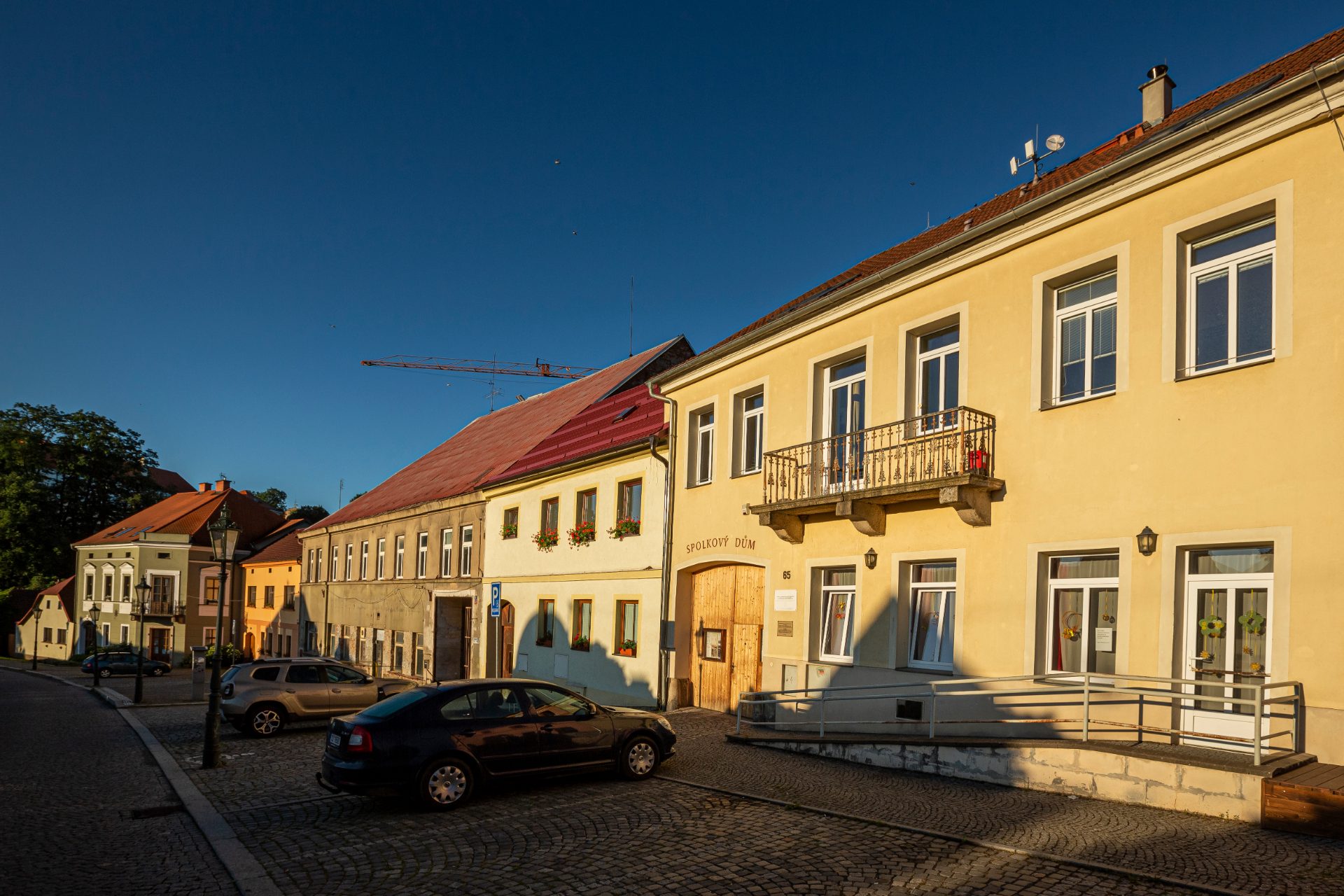 Palackého náměstí ve Vlašimi se Spolkovým domem