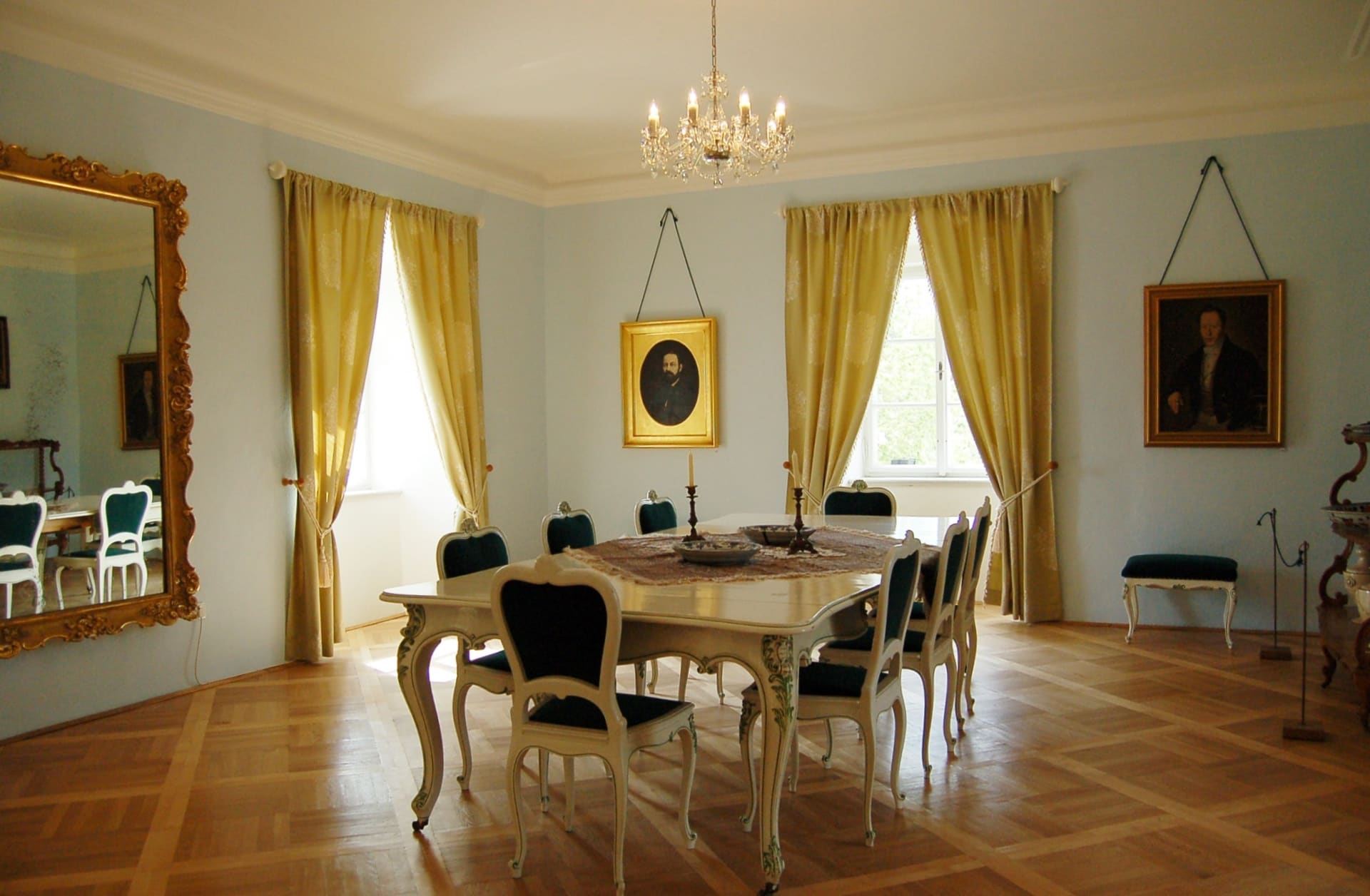 Modrý salon zámku Růžkovy Lhotice