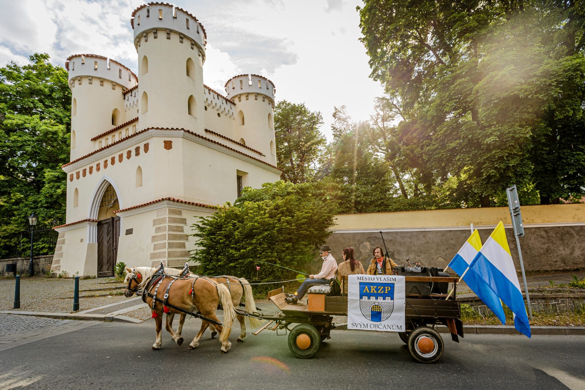 Pojízdný koncert na koňském povozu před Vlašimskou bránou