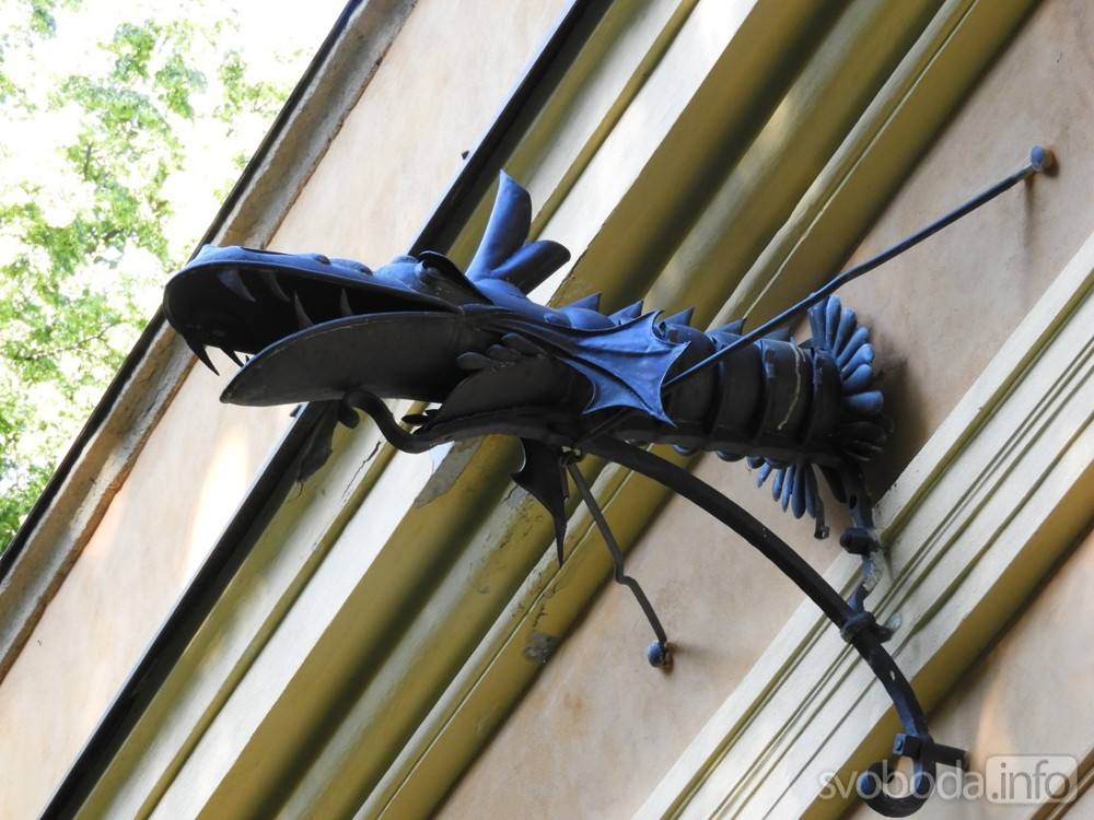Kovaný chrlič ve tvaru draka na Loretě u Vlašimi