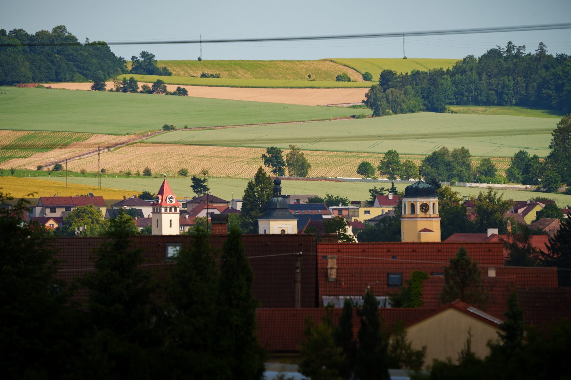 Panorama vlašimských věží s kostelem sv. Jiljí, starou radnicí a zámeckou věží