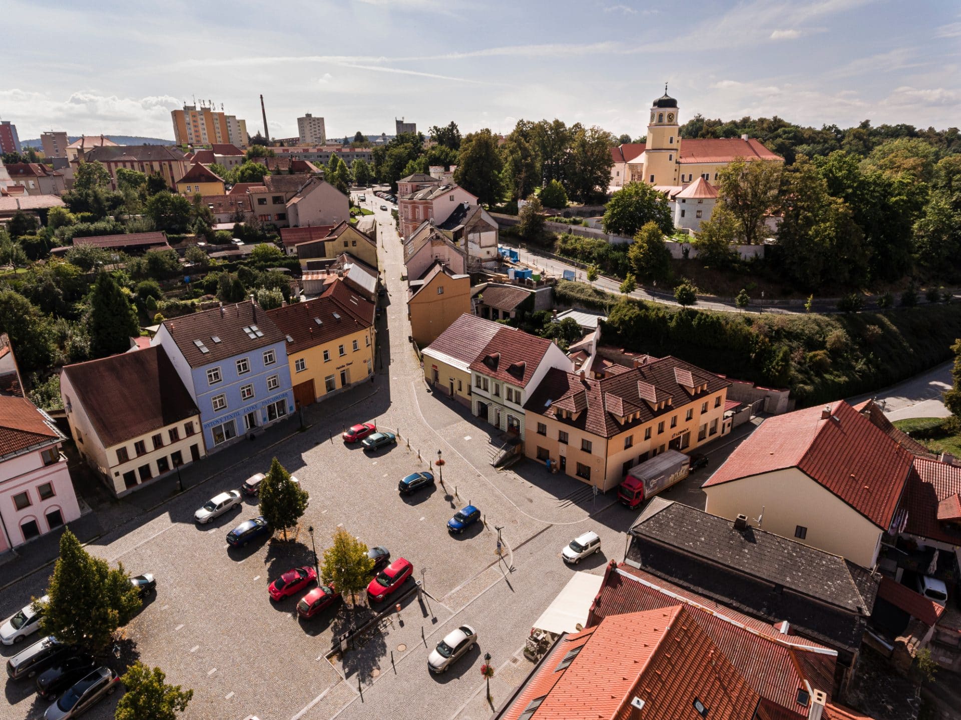 Palackého náměstí ve Vlašimi, kde sídlí Spolkový dům