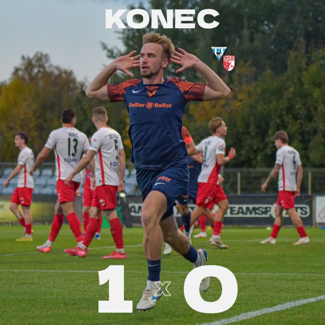 Radost vlašimských hráčů po závěrečném hvizdu, Vlašim porazila Kroměříž 1:0